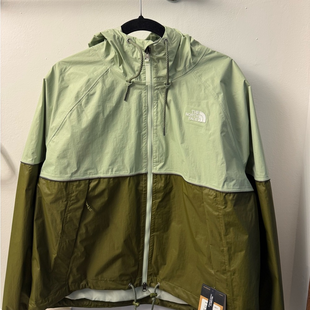 The North Face women’s Two-Tone Green Windbreaker